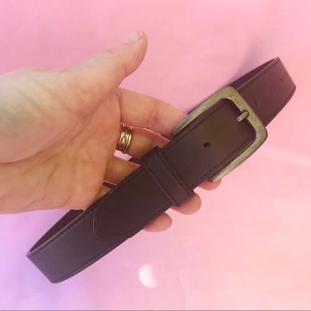 Black leather/manmade material belt